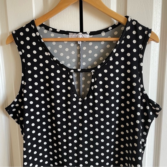 C’est La Vie Polka Dot Sleeveless Blouse Top Women’s XL Black White Ruched Sides - Picture 2 of 13